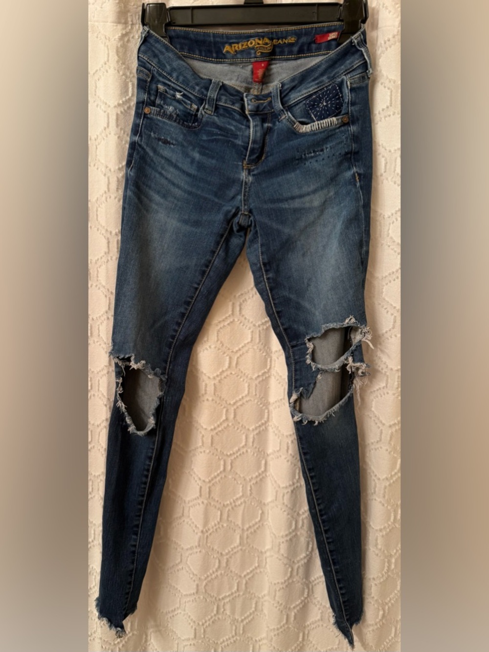 Arizona Jean Company Distressed Dark Blue Skinny Jeans